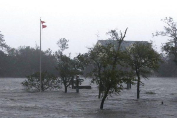 Florence ya deja siete muertos y casi un millón sin electricidad