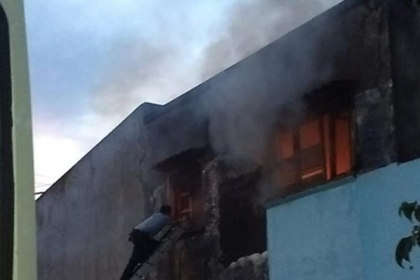Rápido accionar de instructores de la Academia Policial en un incendio