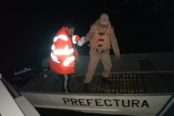 Esquina: Personal de la Prefectura Naval asistió a tripulante de una embarcación enfermo