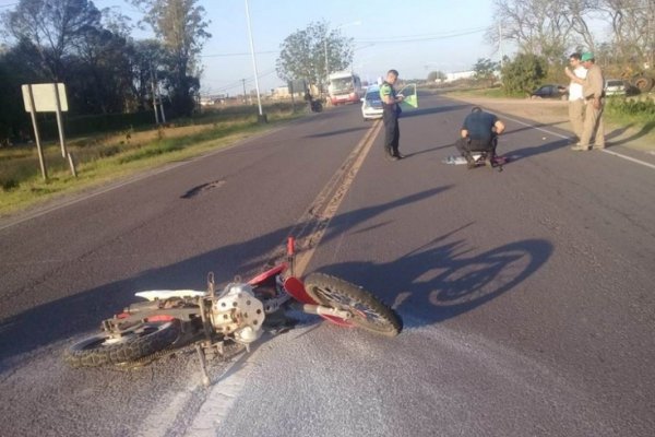 Motociclista quedó grave tras chocar contra una bicicleta