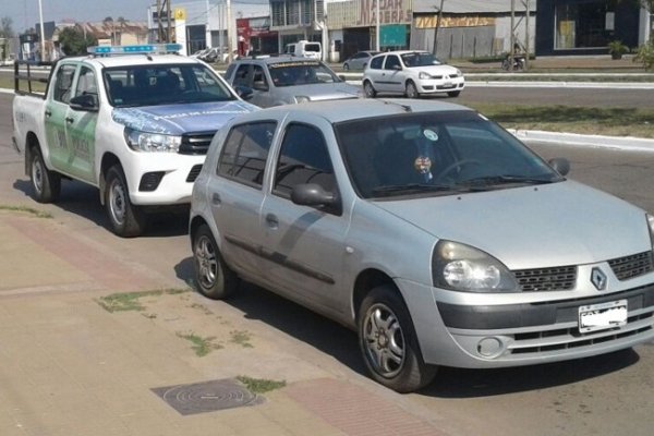 Recuperan el auto robado a un personal policial