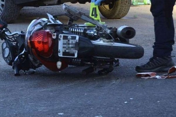 Mocoretá: Motociclista de 17 años murió al chocar contra un camión con acoplado estacionado