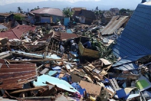Indonesia: ascienden a 832 los muertos por el terremoto y el tsunami