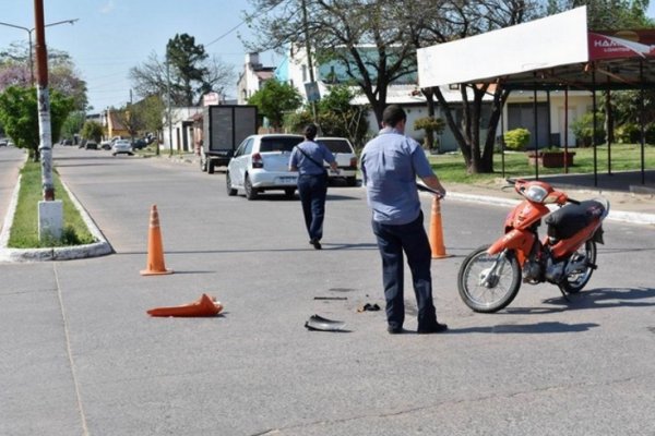 Dos menores terminaron heridas al chocar en moto contra un auto