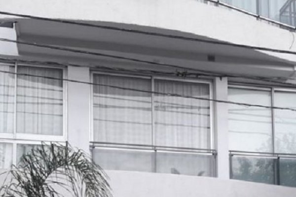 Corrientes: joven cayó desde el segundo piso de un edificio y sólo sufrió heridas leves