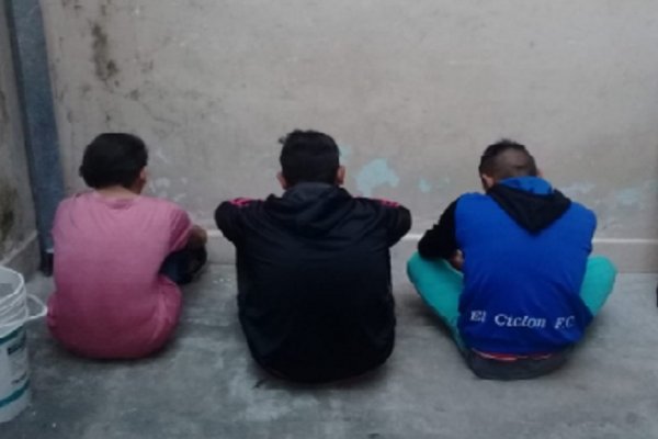 Detienen a menores con picanas eléctricas en plaza La Cruz