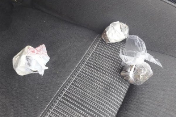 Demoran a jóvenes con marihuana y secuestran dos camionetas