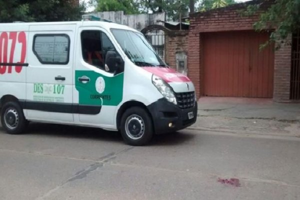 Dieron de alta al joven que cayó de un segundo piso: La policía investiga el caso