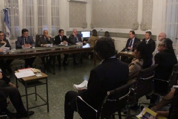 Acuerdan someter a mediación el conflicto de poderes en Paso de la Patria