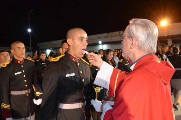 Monseñor Andrés Stanovnik celebró la misa de confirmación de 22 cadetes de Policía