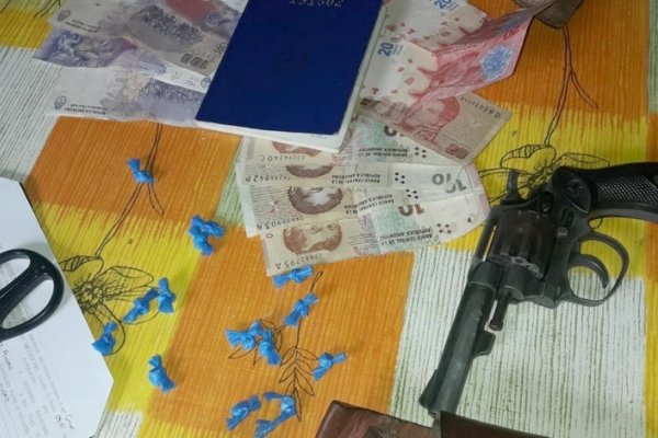 Allanamiento en el barrio Caridi: Buscaban prendas robadas y hallaron cocaína y un revólver