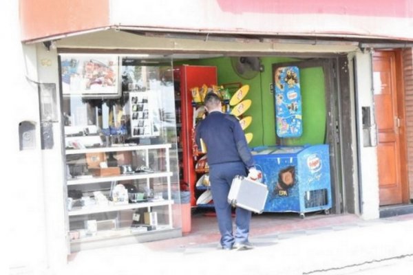 Robaron celulares y computadoras de un local frente al Puerto