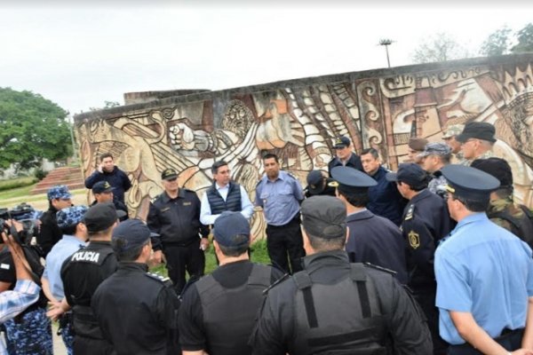 López Desimoni encabezó un megaoperativo policial en los barrios Apipé y Molina Punta