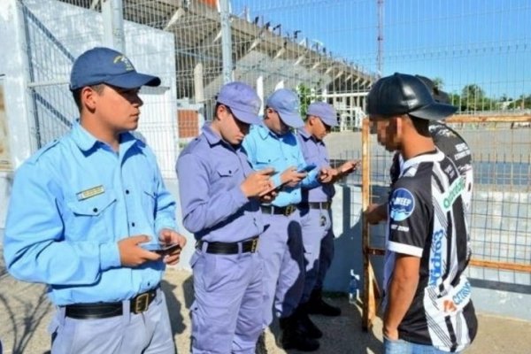 Detuvieron a dos hinchas de Chaco For Ever con pedidos de captura