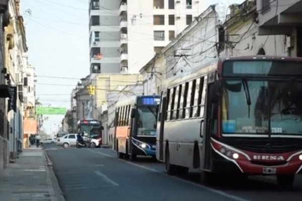Conflicto sin fin: persiste el paro de colectivos en Corrientes y crece el malestar social