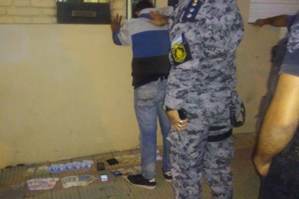 Detuvieron a un colombiano con dólares, pesos y guaraníes de dudosa procedencia