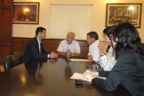 Firman acuerdo para importante inversión estatal en el frigorífico multiespecie
