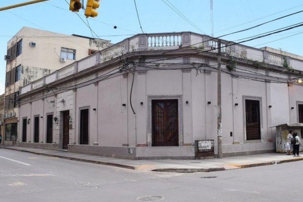 Abusos en la Escuela Llano: Tutores piden que aparten del cargo al profesor denunciado