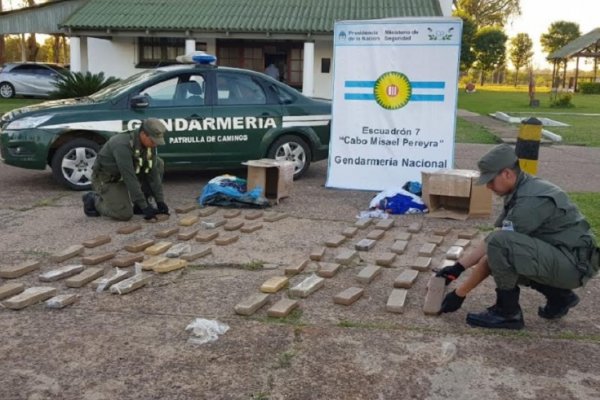 Contrabando por encomienda: decomisan 64 kilos de marihuana en Libres