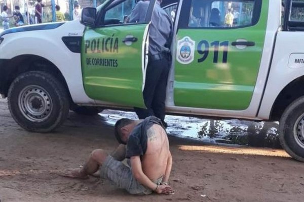 Vecinos redujeron a golpes a motochorro tras robar a una mujer