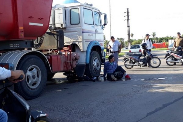 La saqué barata, dijo motociclista embestido por un camión