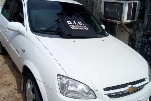 Secuestran automóvil en relación con una causa judicial