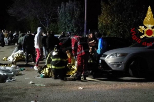 Italia: cinco adolescentes y una madre murieron en una estampida en medio de un recital de rap