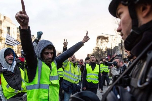 Arde Francia: cientos de detenidos en una violenta protesta de los chalecos amarillos contra Macron