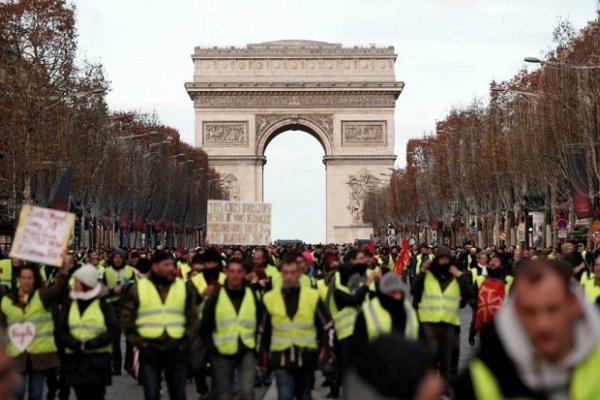 Miles de detenidos en París al cumplirse un mes de las protestas de los Chalecos amarillos