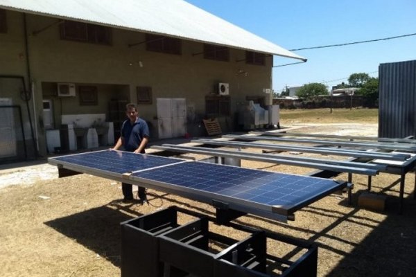 Instalan un sistema piloto de generación fotovoltaica en el Juzgado Paz de Caá Catí
