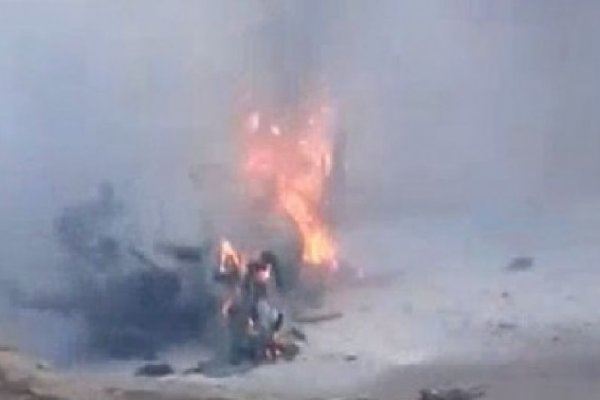 Motocicleta se prendió fuego tras chocar de frente contra un auto