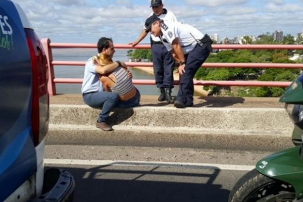 Hombre salvó la vida de una chica que intentó suicidarse en el puente General Belgrano