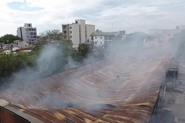 Incendio en el Mercado: El Jefe de Bomberos remarcó que el peligro de derrumbe continúa