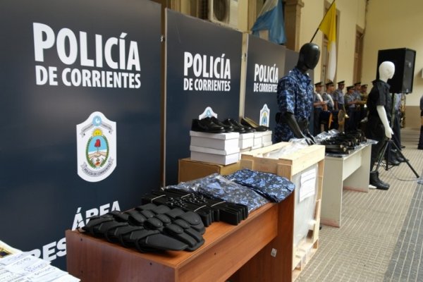 La Policía de Corrientes realizó un acto de reconocimiento al personal y entregó equipamiento