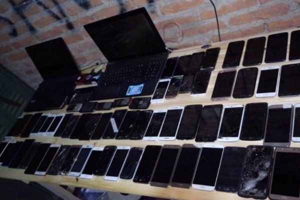 Hallaron decenas de celulares que serían producto de robos