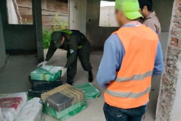 Decomisan más de 260 kilos de marihuana ocultos en una casa en construcción