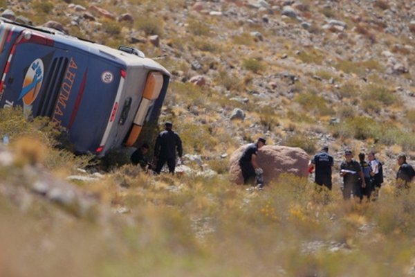 Perdón, flaco, me dormí, le dijo el chofer del micro que volcó en Mendoza al padre de una víctima