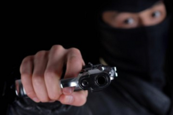 Violento asalto a una fiambrería en el barrio Yapeyú