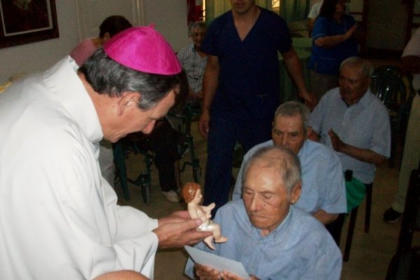 Navidad en el Hogar de Ancianos con el Obispo Adolfo Canecin