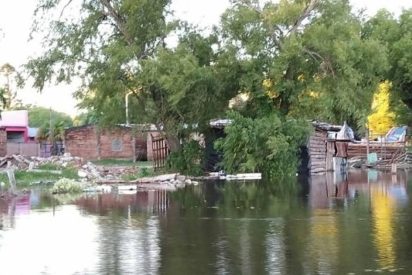 Bajó el río Santa Lucía, aunque la costa quedó inhabitable y esperan más lluvias