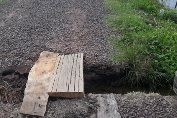 Aguardan una mejora de las condiciones y del suelo para reparar parte de un camino y un puente en Rincón San Lorenzo