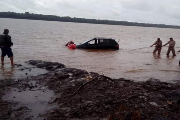 Hallaron en el río Uruguay el auto que escaparon los delincuentes tras millonario robo