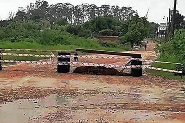 Clausuran el paso por el puente donde murieron tres personas