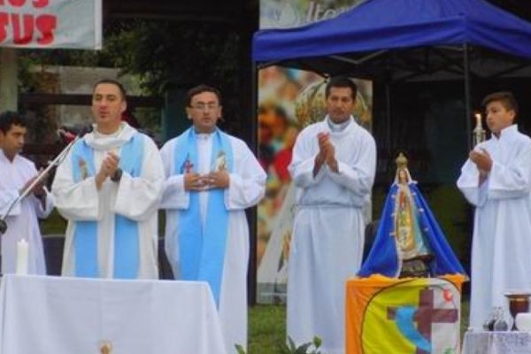 Itatí: Celebración de misioneros a orillas del río Paraná