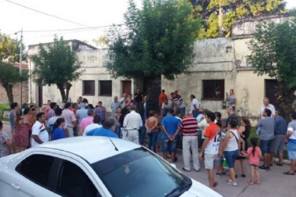 San Luis del Palmar: Vecinos piden la restitución del Jefe de la DPEC