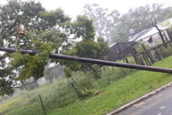 Parada Pucheta: El tornado hizo un destrozo en todo el tendido eléctrico y no hay energía