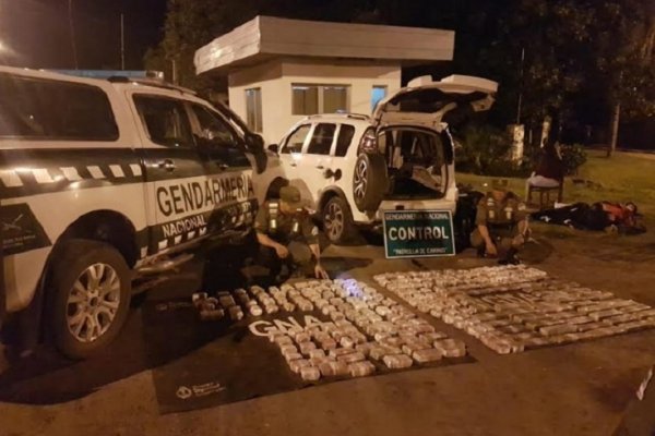 Chaco: Viajaba con 84 kilos de marihuana ocultos en asientos de un auto