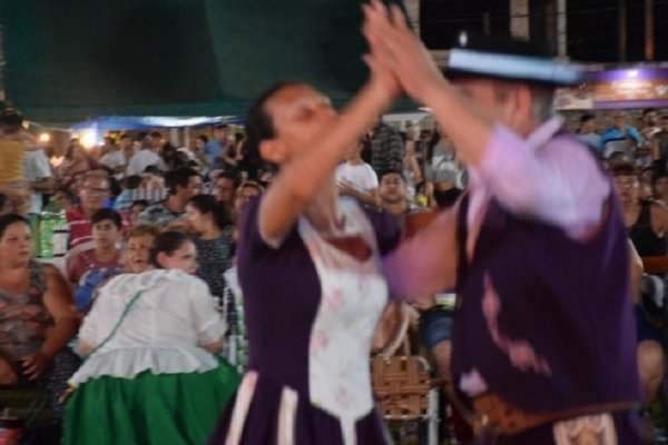 El Festival del Mango se inició a puro Chamamé en Santa Ana