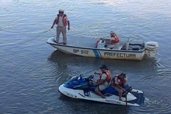 Prefectura busca a un nene de 5 años que se metió al riachuelo y desapareció