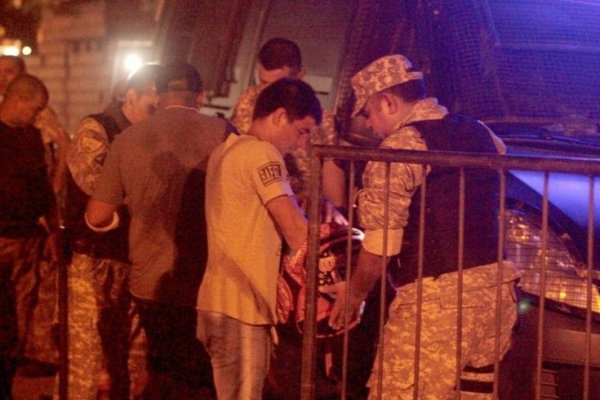 La Policía desplegó un anillo de seguridad en la segunda noche de corsos barriales